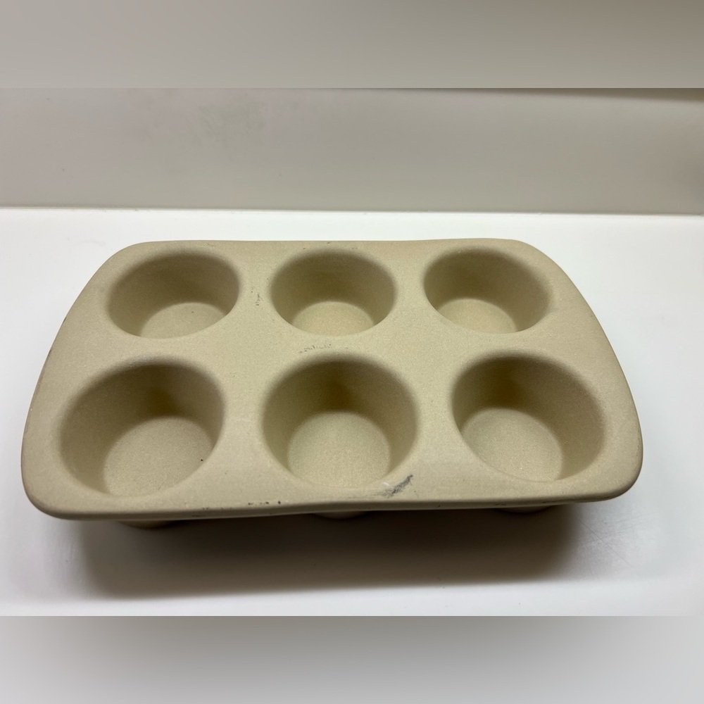 The Pampered Chef 6 Cup Muffin Pan